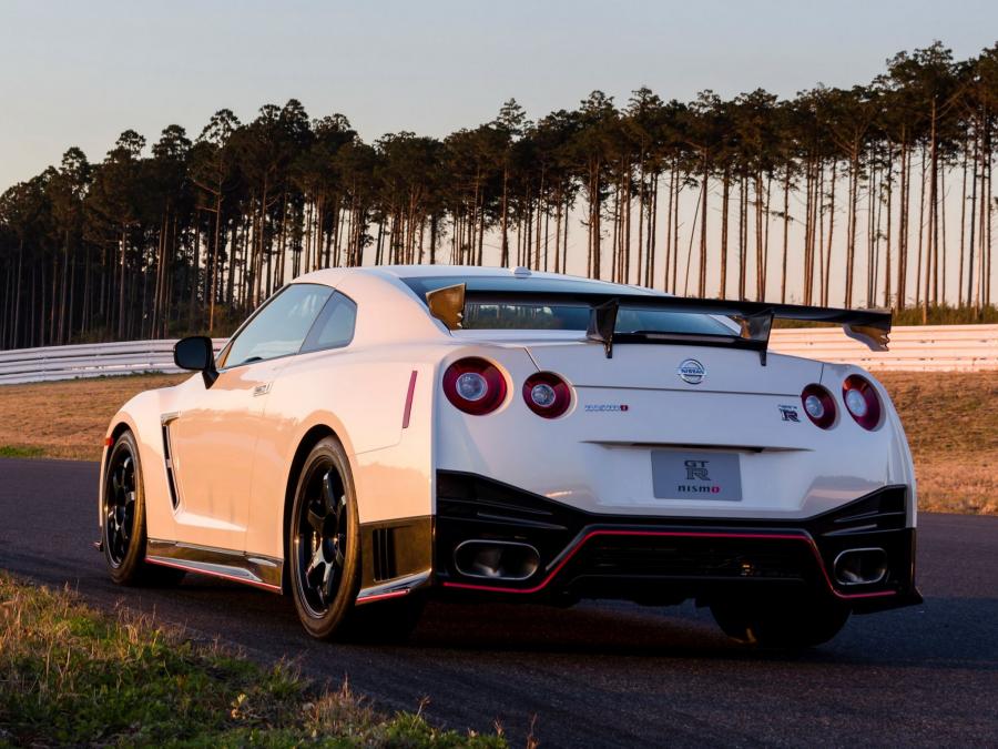  Nissan GT-R by Nismo 2014 года  (фото 17 из 46)